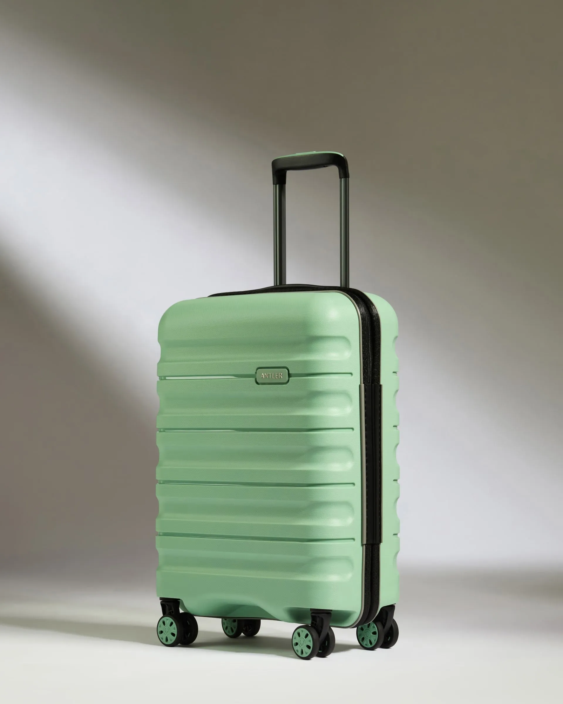 Cabin Suitcase in Mineral - Lincoln